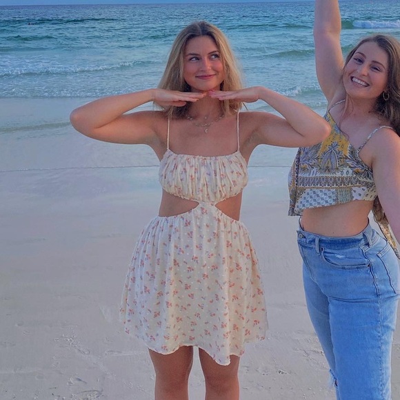 Butter yellow backless sundress - Picture 2 of 6